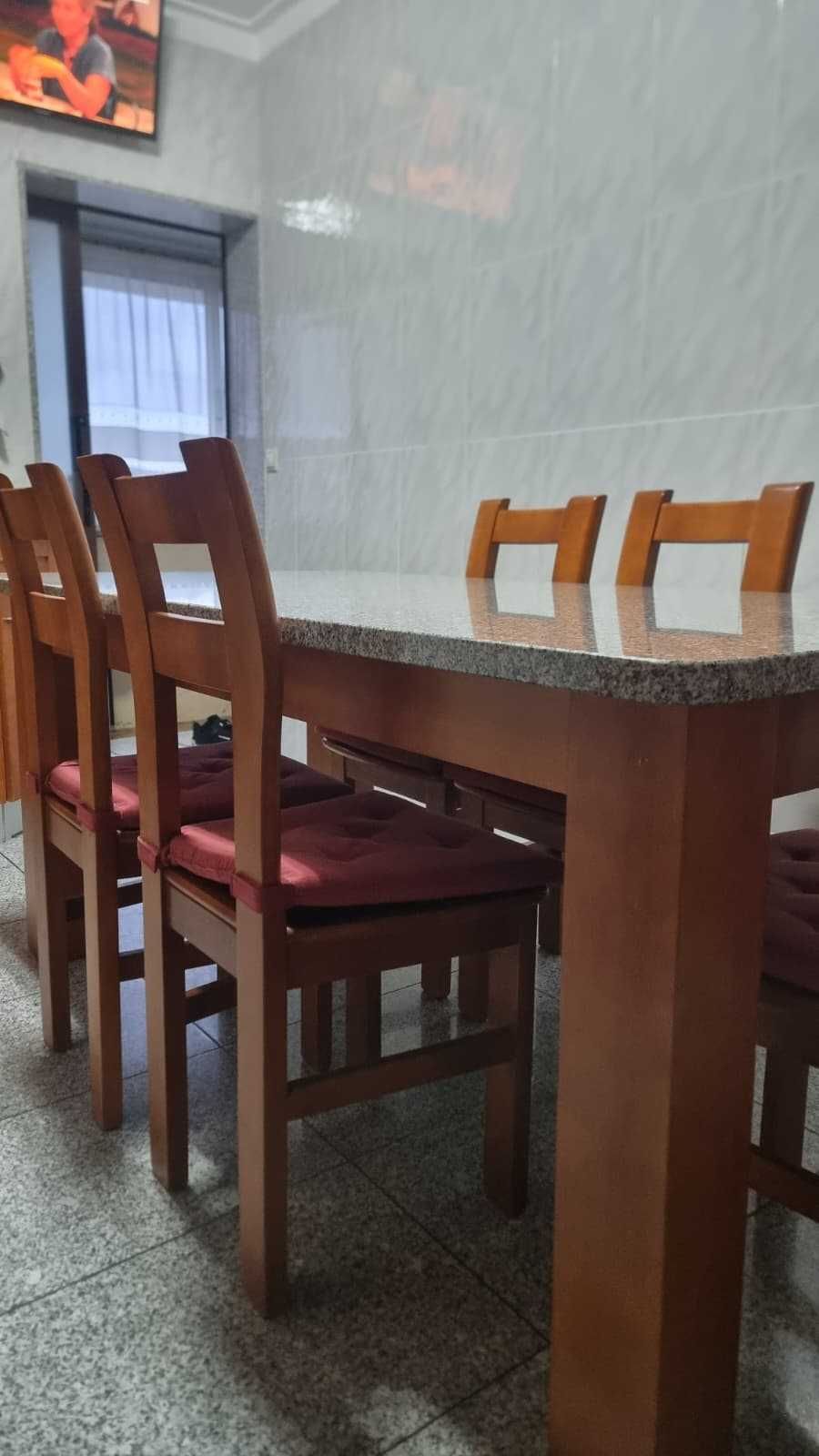 Mesa de Jantar c/ 5 cadeiras, bom estado