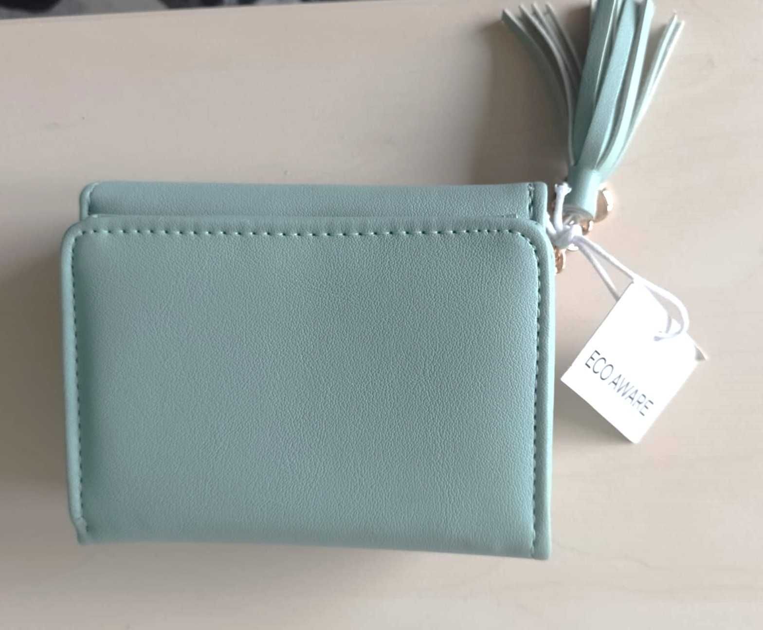 Nowy pistacjowy portfel Sinsay • kompaktowy • z frędzlem • Eco aware