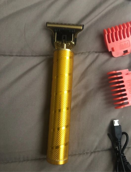 Máquina de Cortar Cabelo e Barba