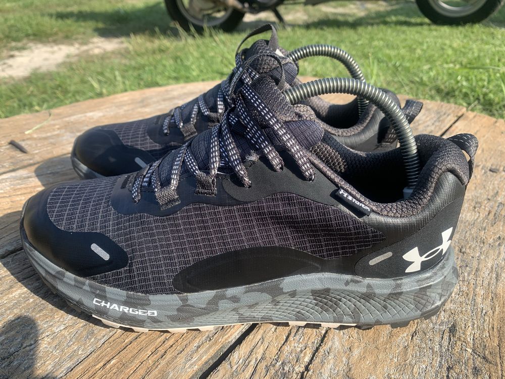 Under Armour w Charged бігові кросівки
