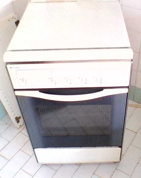 Forno com Grill e Fogão com 4 bicos gás de botija - INDESIT