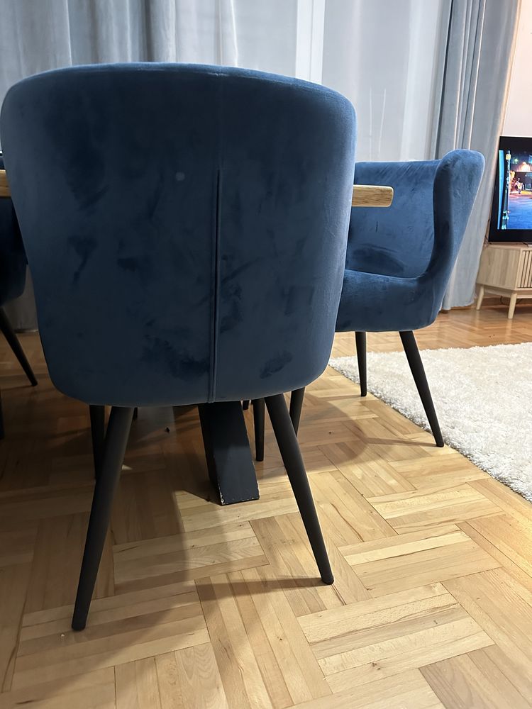 Krzesla granatowe tapicerowane retro