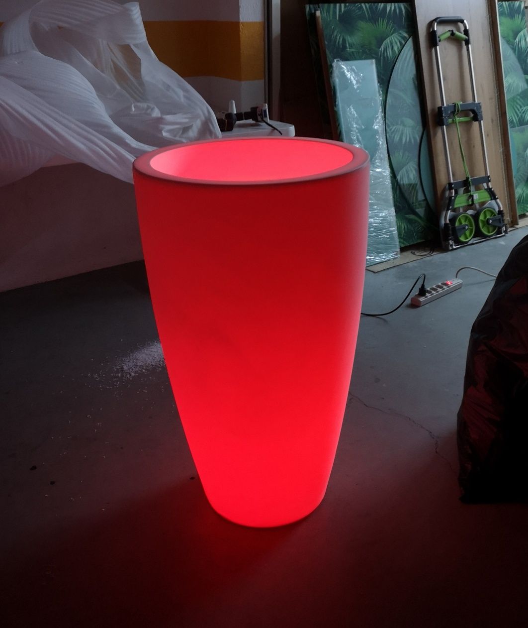 Vasos e floreiras com iluminação