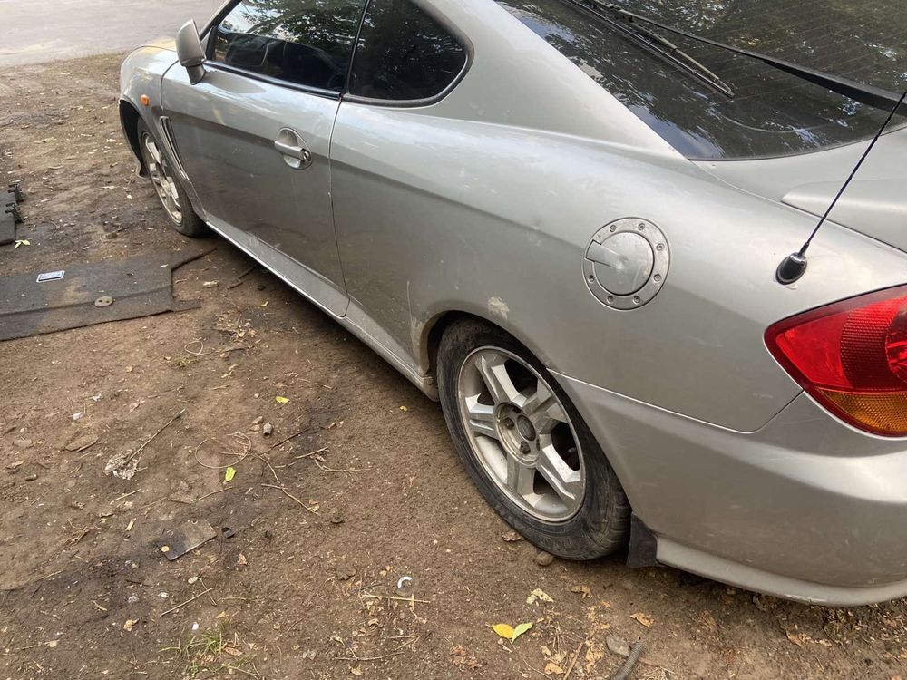 стекло Хюндай купе Hyundai coupe 05год