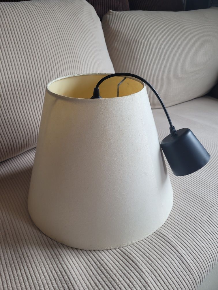 Lampa wisząca na sufit, żyrandol, żarówka E27.