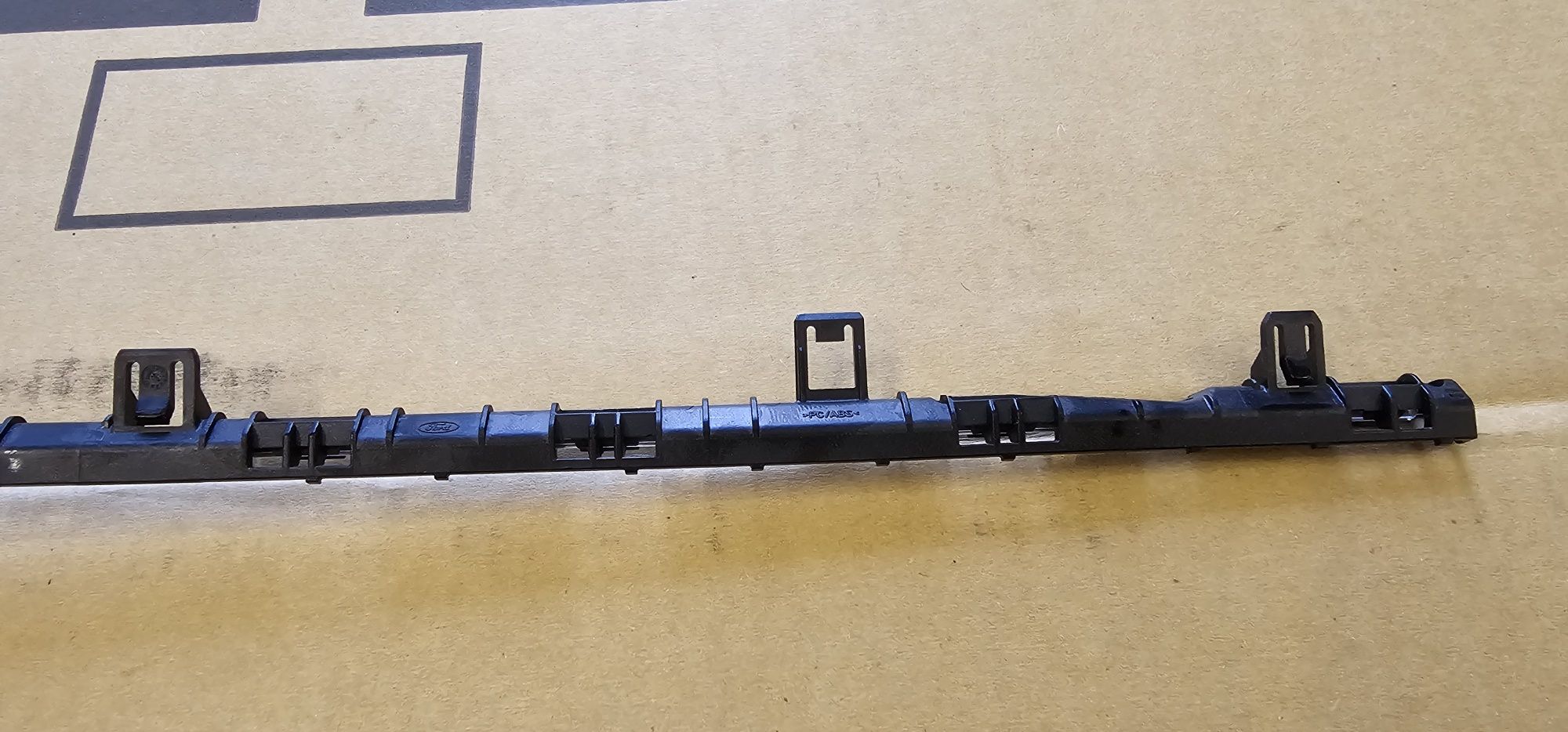 Podświetlenie deski Ambilight Ford C-Max MK2 AM51-13E700-CC