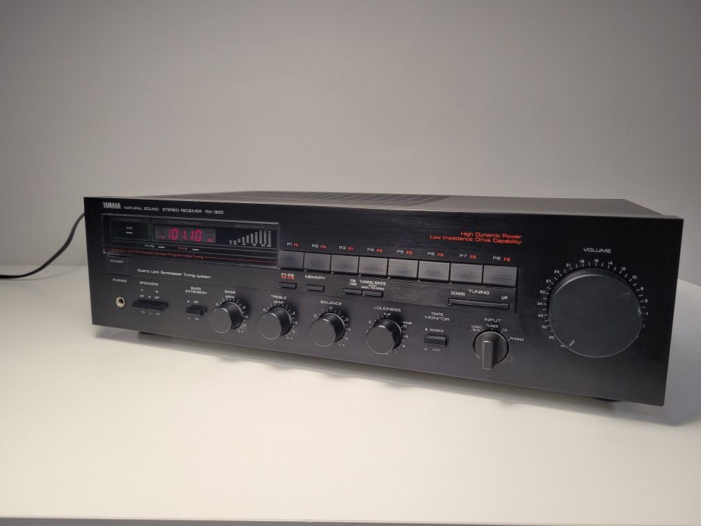 Amplituner Yamaha RX-300 Czarny – Sprawny, Klasyczny Sprzęt Audio!
