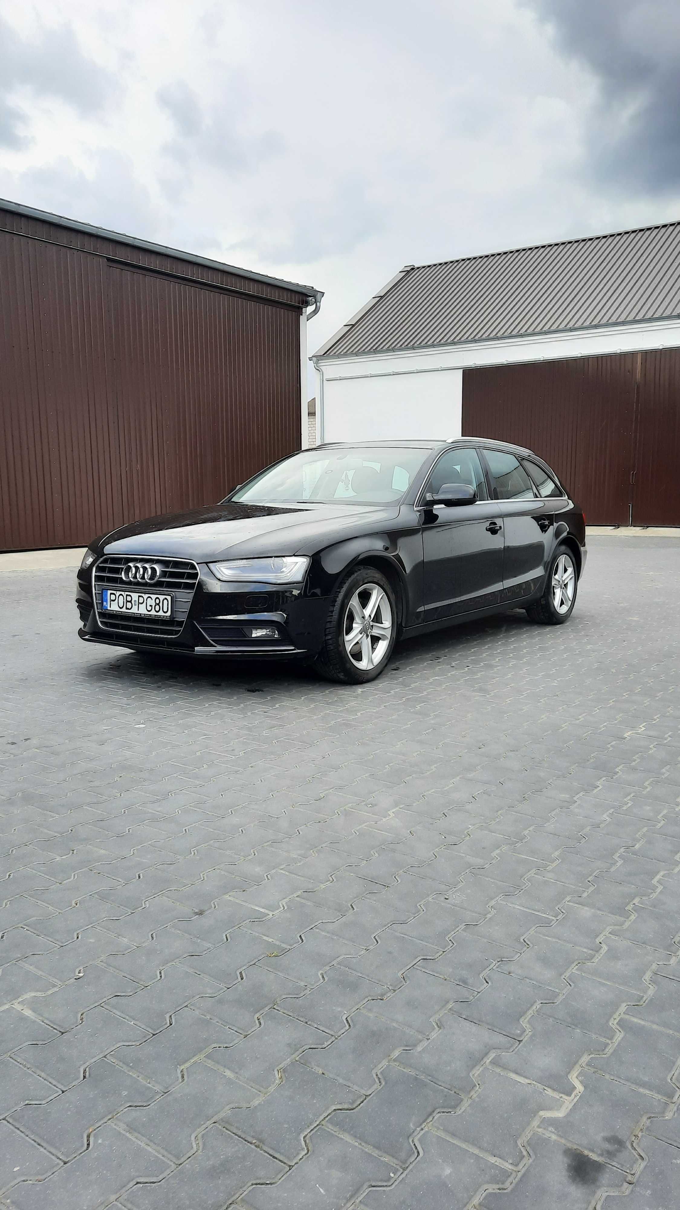 Audi A4 B8 2.0 kombi czarny 2012r