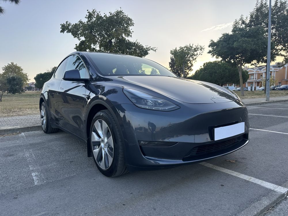 TESLA MODEL Y LONG RANGE DUAL MOTOR AWD( 45 mil kms )