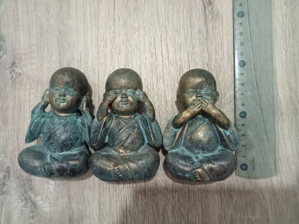 Buda três estatuetas pequenas