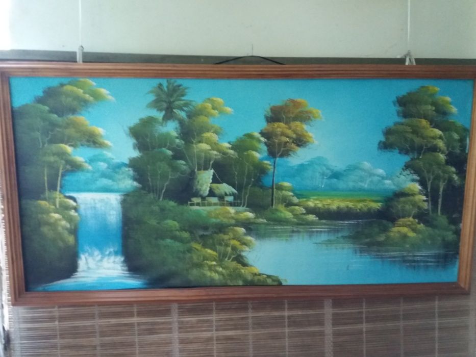 Картина водопад на холсте и фарфоровая статуэтка