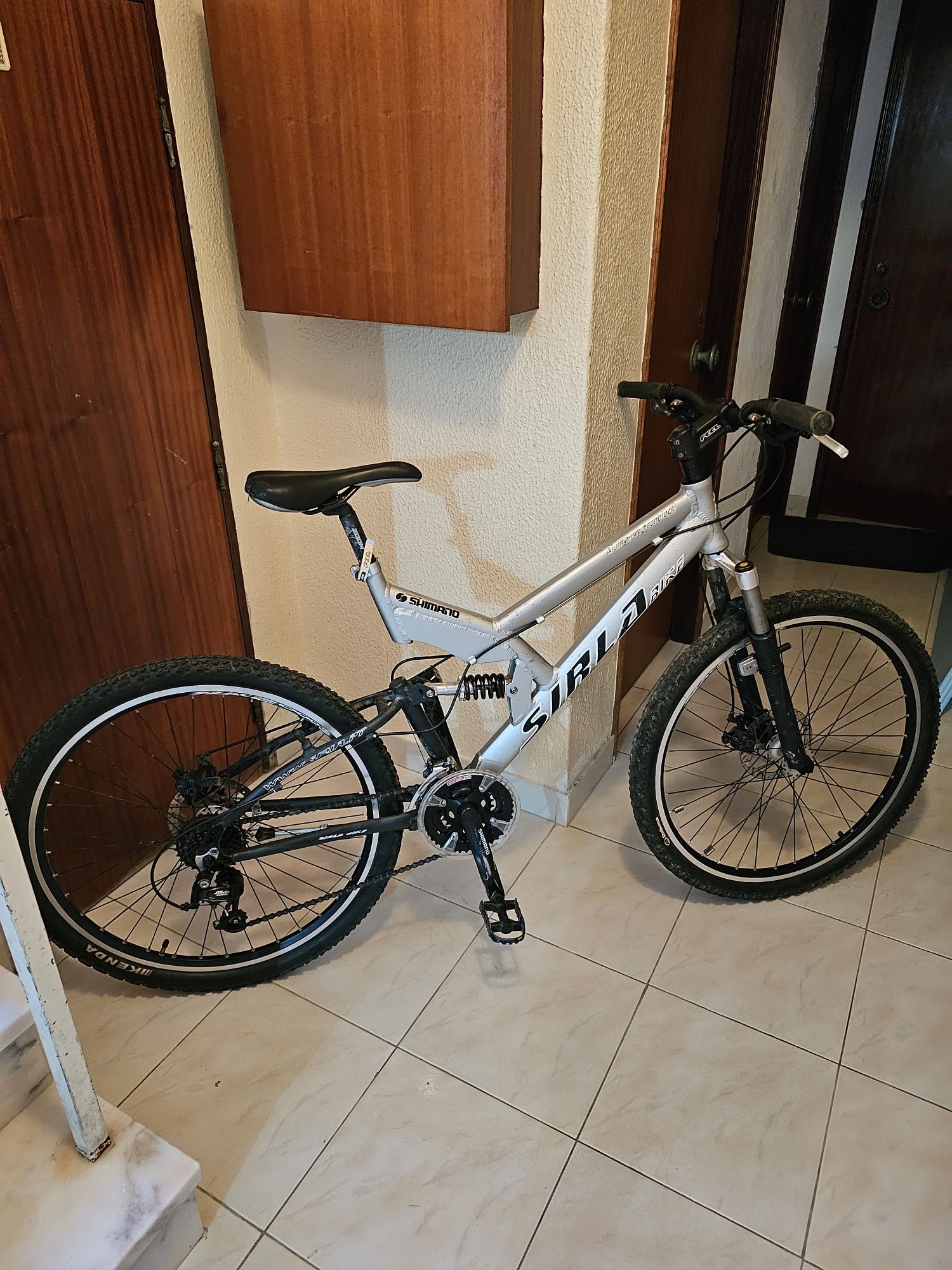 Bicicleta BTT Sirla Dupla suspensão