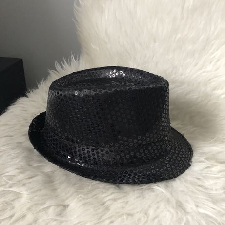 Czarny kapelusz w cekiny