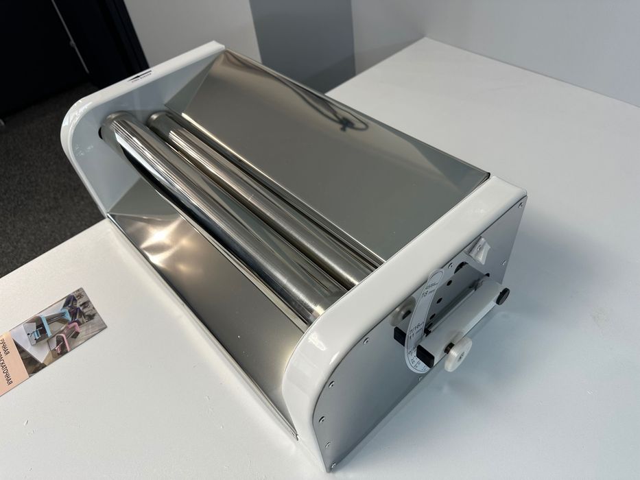 Ручная тісторозкатка