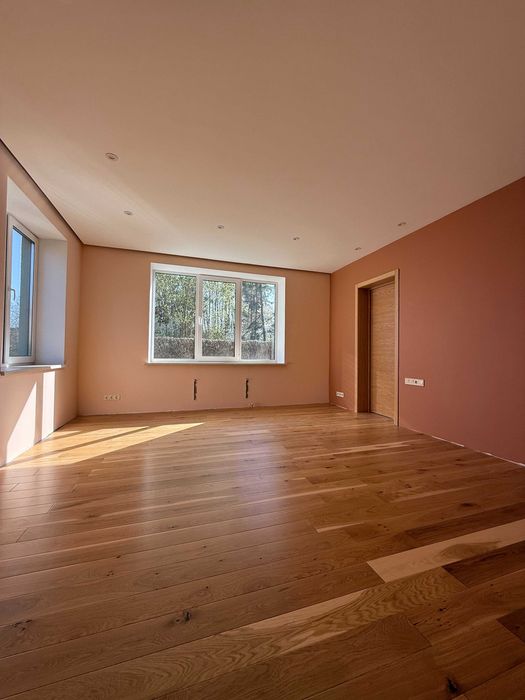 Продам котедж 480м  с.Шпитьки 17 км по Житом. трасі 15с.біля озера