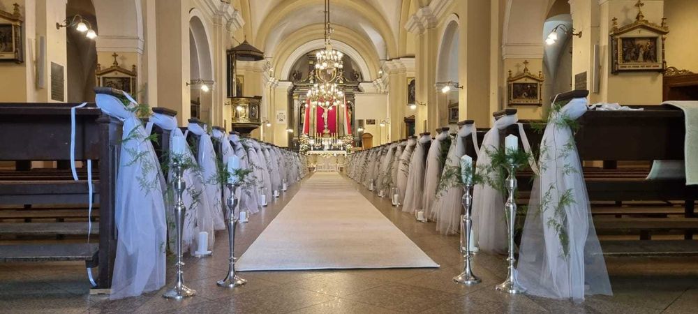 Biały dywan ślubny do kościoła
