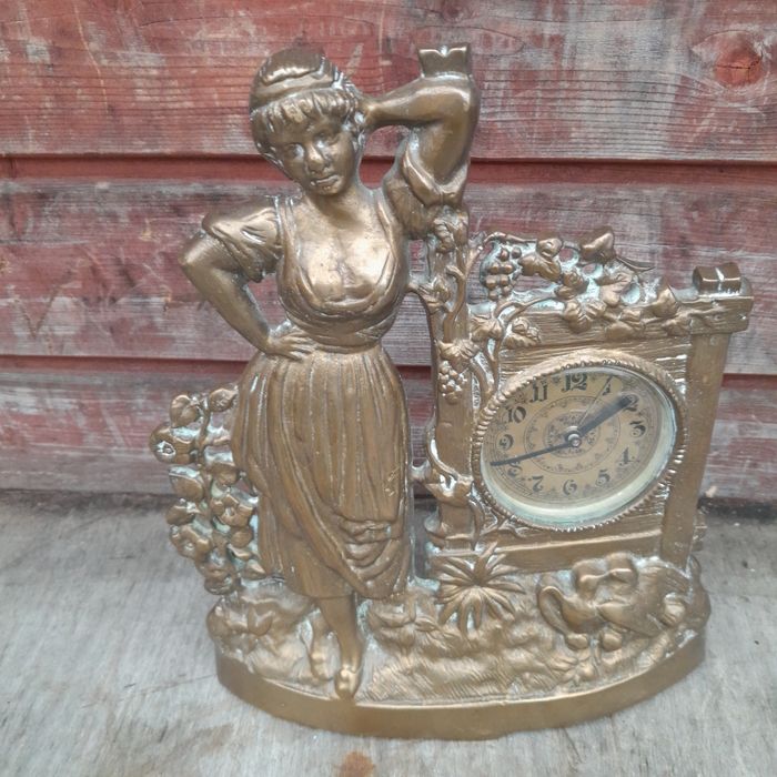 Piękny zegar mosiężny kominkowy