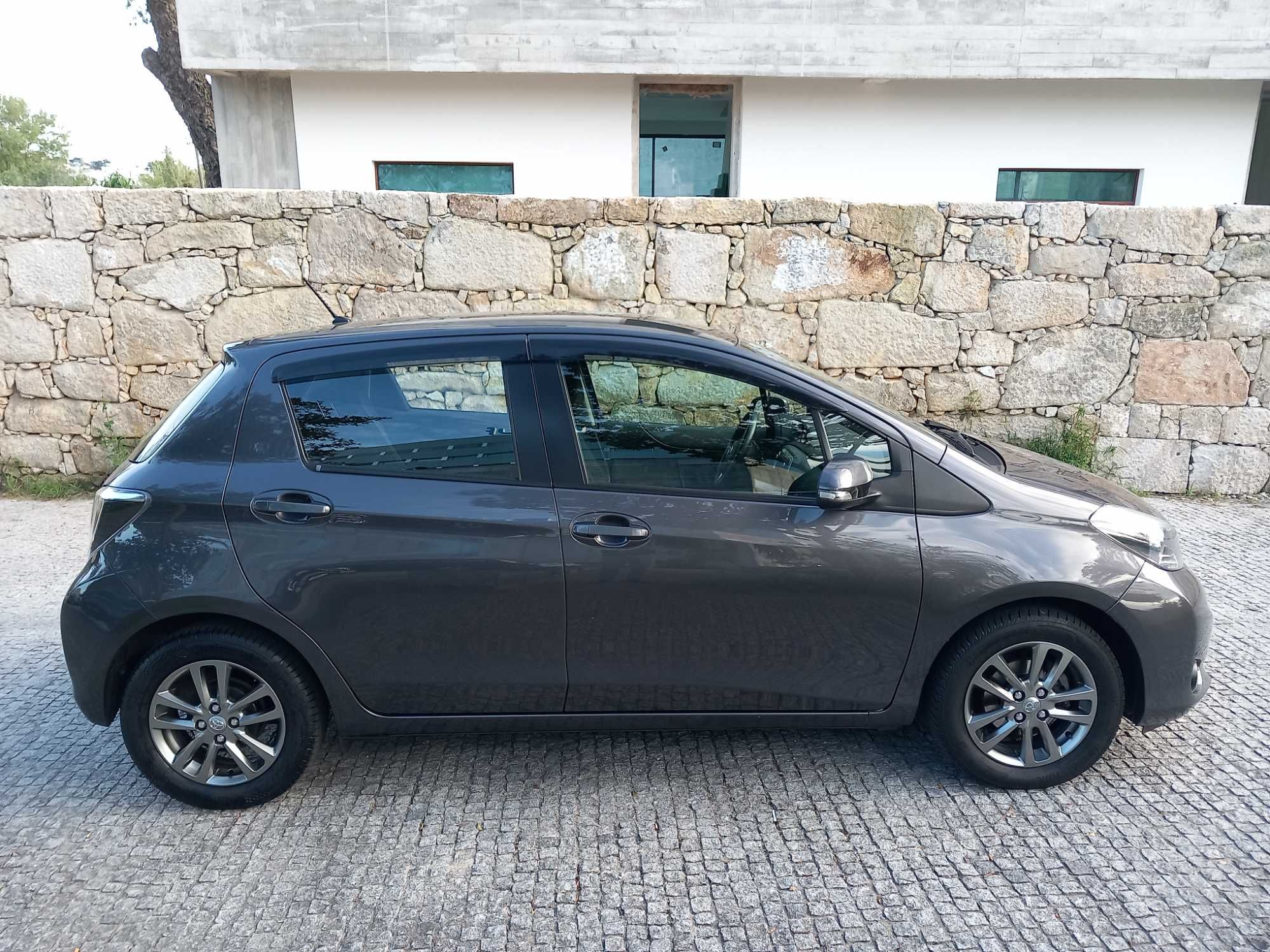 Toyota Yaris . Como Novo