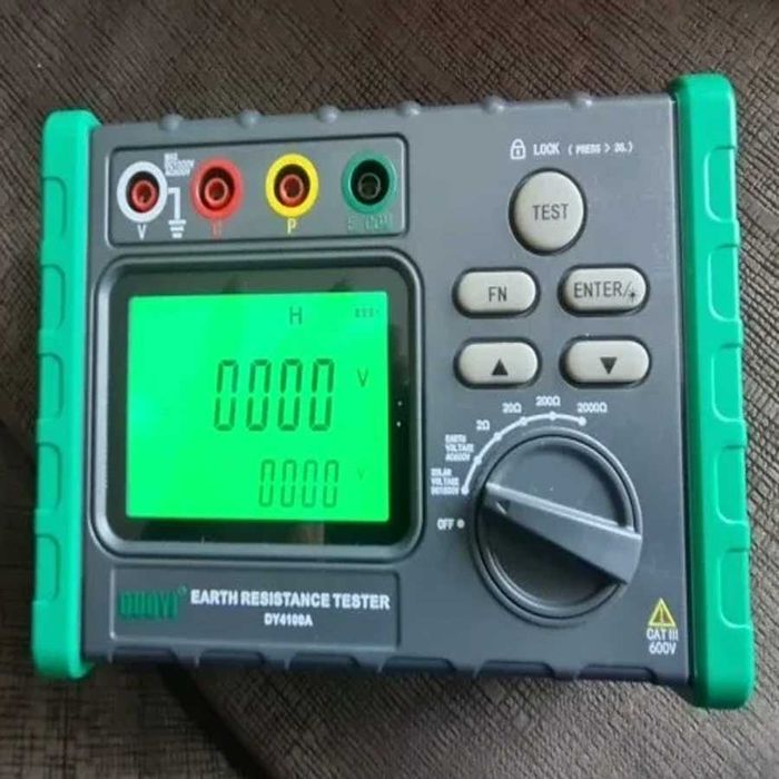 Мегомметр прибор для электрика омметр, вольтметр - тестер мегаометр