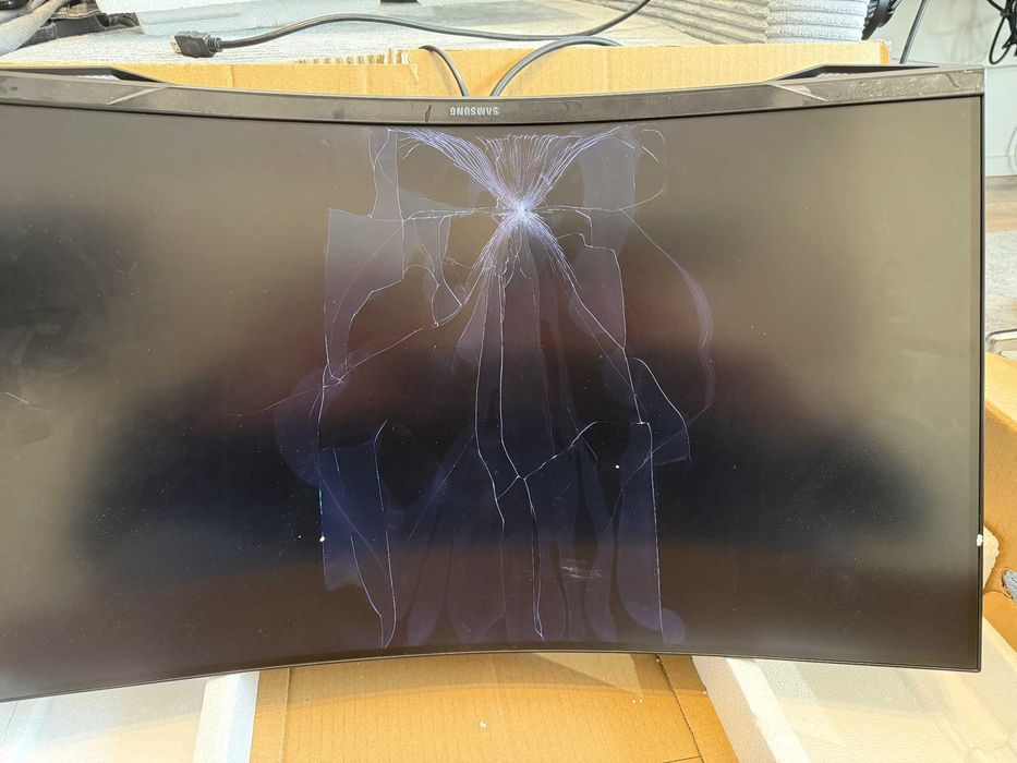 Monitor Samsung G7 S32BG750NP  S32BG750NPXEN Uszkodzony