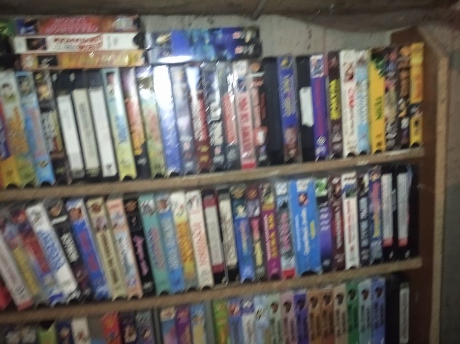 Продам видеопроигрователь и море касет