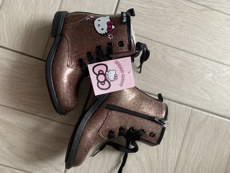 Нові лакові блискучі демісезонні черевики hello kitty, розмір 24