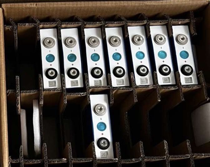 У наявності Літій-залізо-фосфатний акумулятор EVE 105Ah 3.2V