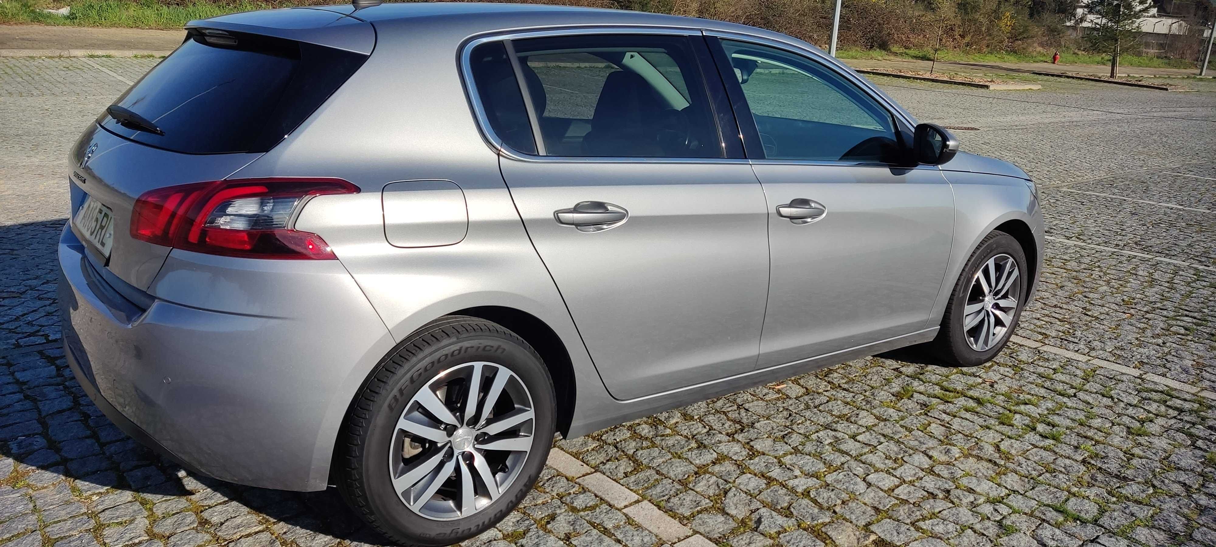 Peugeot 308 HDI ALLURE de 2018 em muito bom estado.