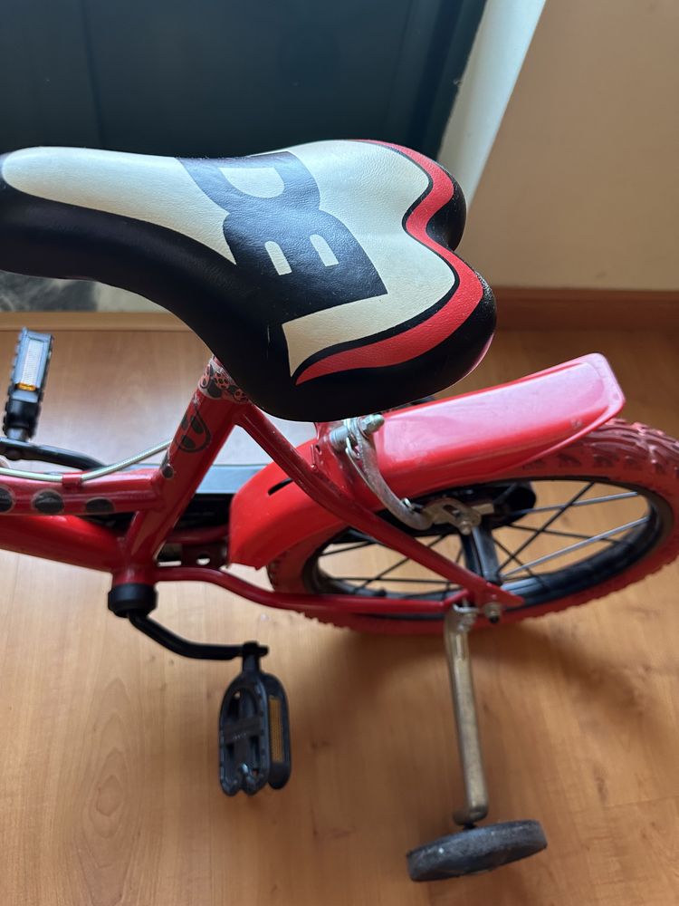 Bicicleta criança bom estado, com oferta de um capacete 30€