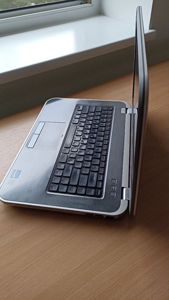 Ноутбук Dell inspirion 5520