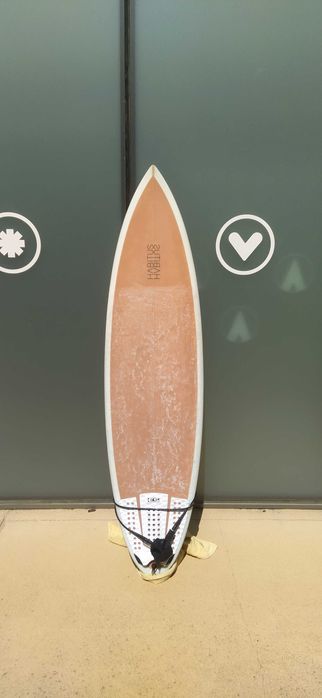 6'6 HABITUS Surf Board - Minimal Wear, Fins and Leach - Custom Made!!