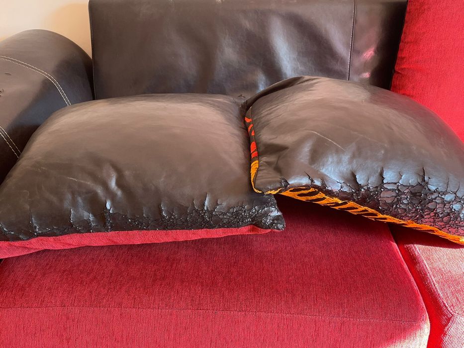 Sofa de tecido e pele usado