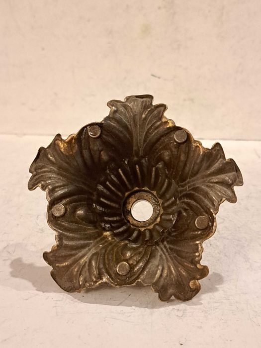 Розетка бронзовая, деталь от светильника - латунь.