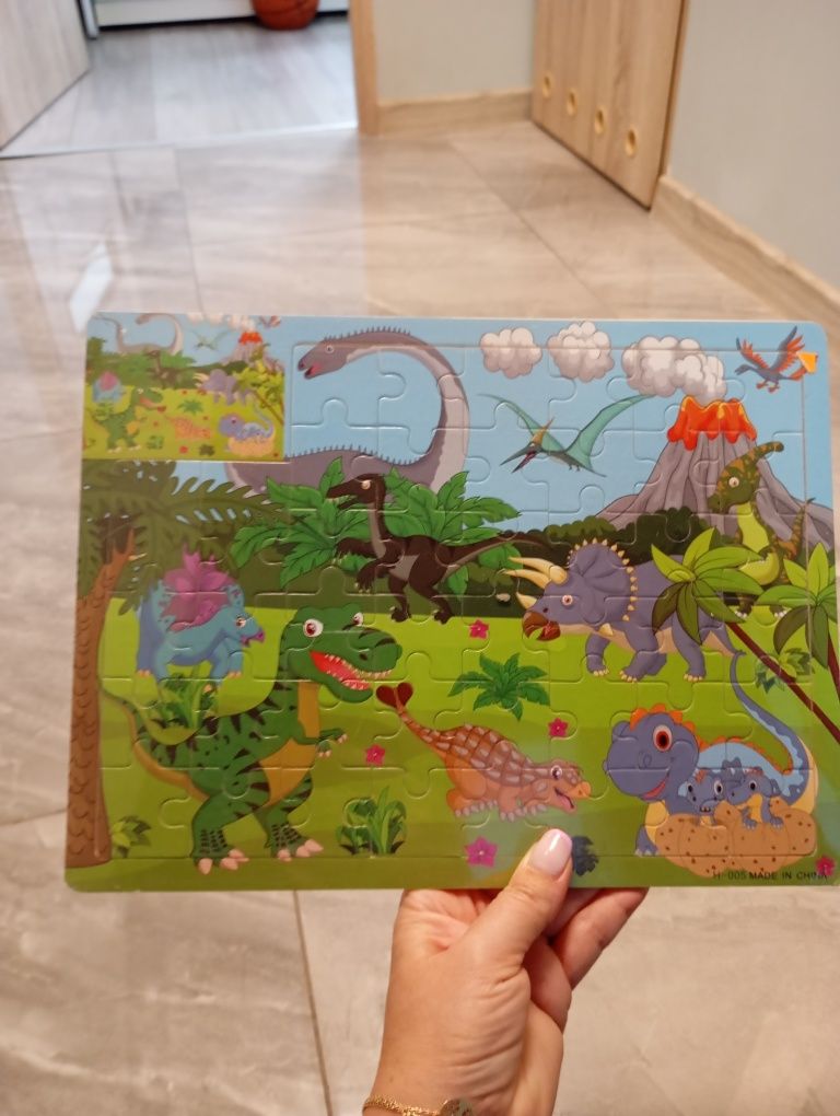 Nowe nieodpakowane drewniane puzzle