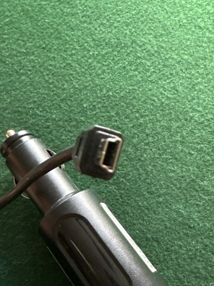 Ładowarka samochodowa USB podłączana do popielniczki