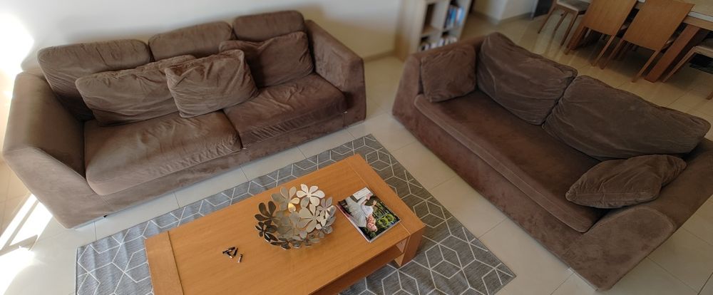 2 Sofás de veludo castanho