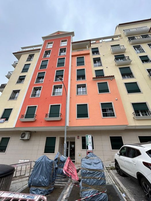 Urbanização Neudel T3 RC - Rua Luis Ludovice - Amadora