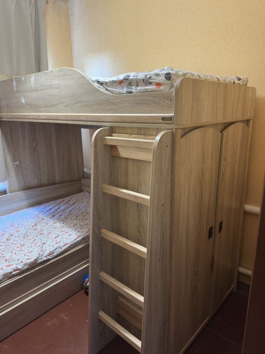 Ліжко-горище , односпальне ліжко з матрасом