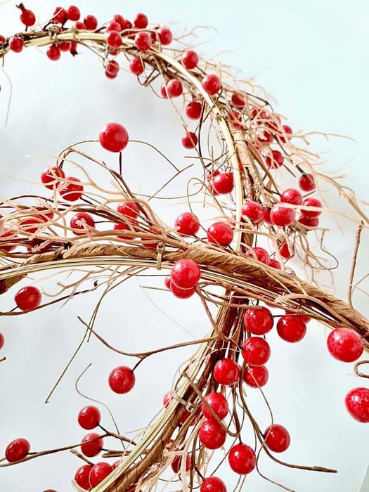 Guirlanda decorativa de Natal - Coroa de Natal com bagas vermelhas