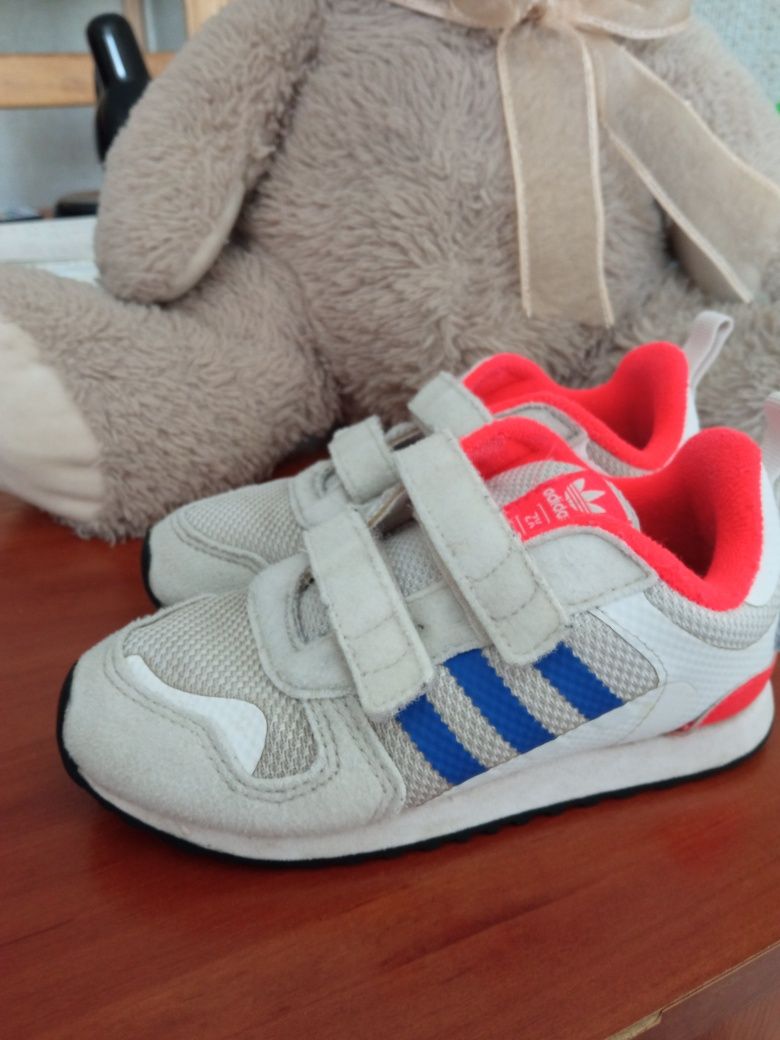 Кросівки adidas унісекс 26.5