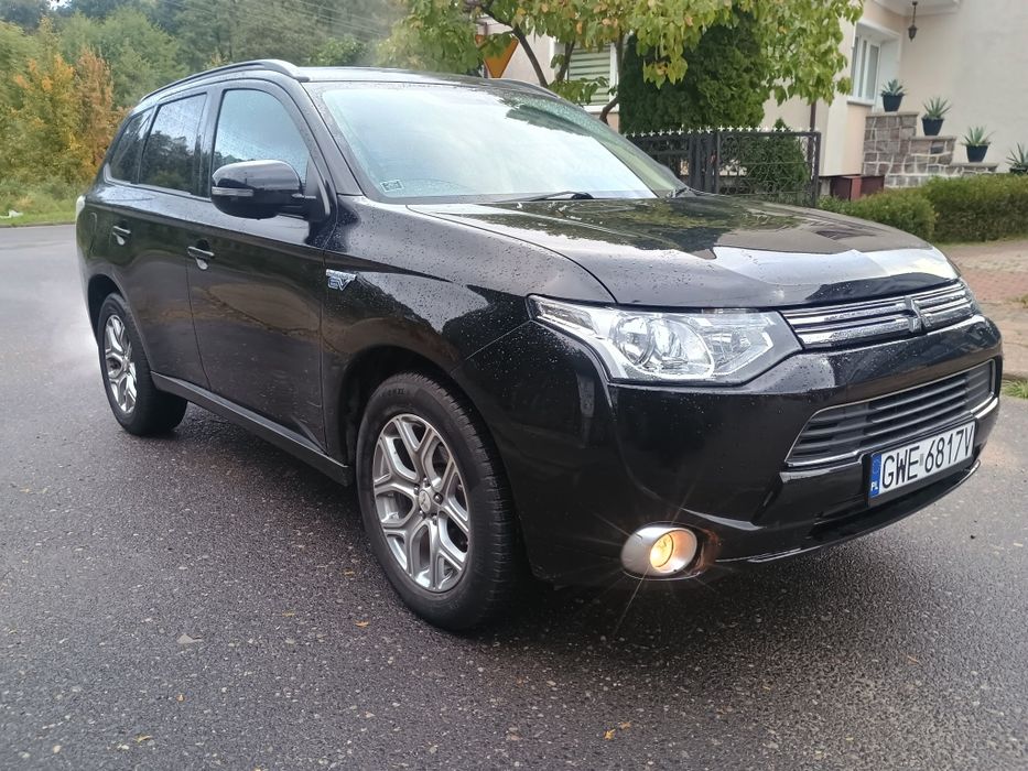 Anglik Mitsubishi Outlander hybryda PHEV 2015rok skóry