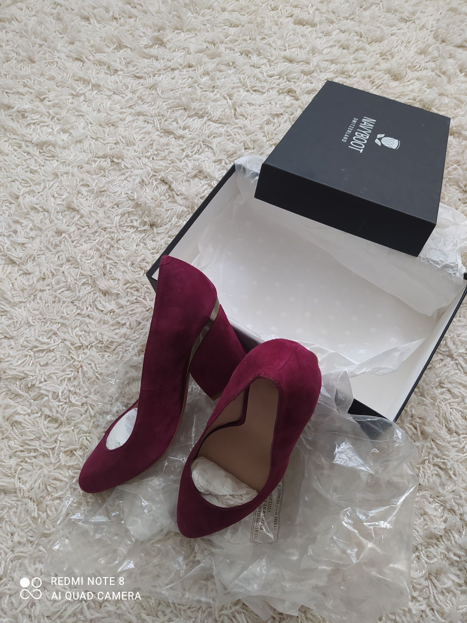 Туфли замшевые,размер 40 цвет вишня новые на модном каблуке