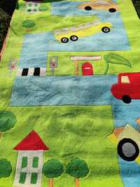 Śliczny kolorowy dywan do pokoju chłopca auta