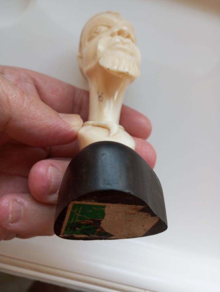 Cabeça de homem em marfi