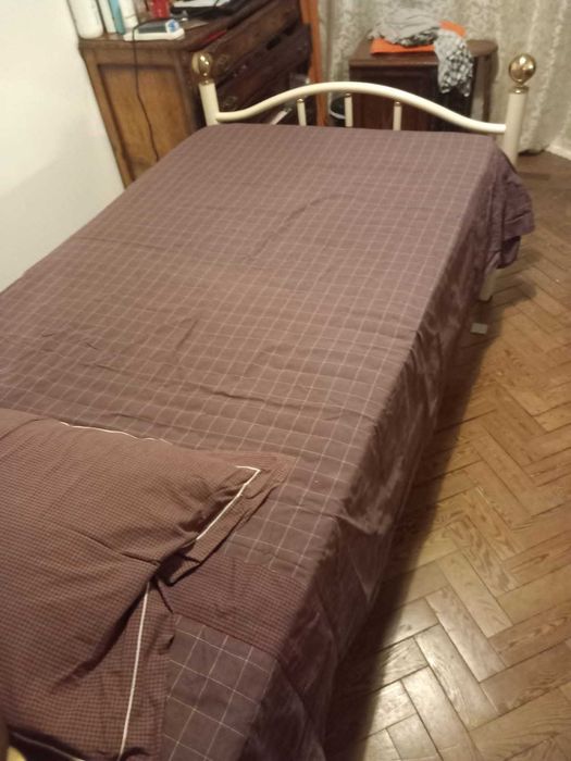 Cama vintage solteiro de ferro  + estrado + colchão
