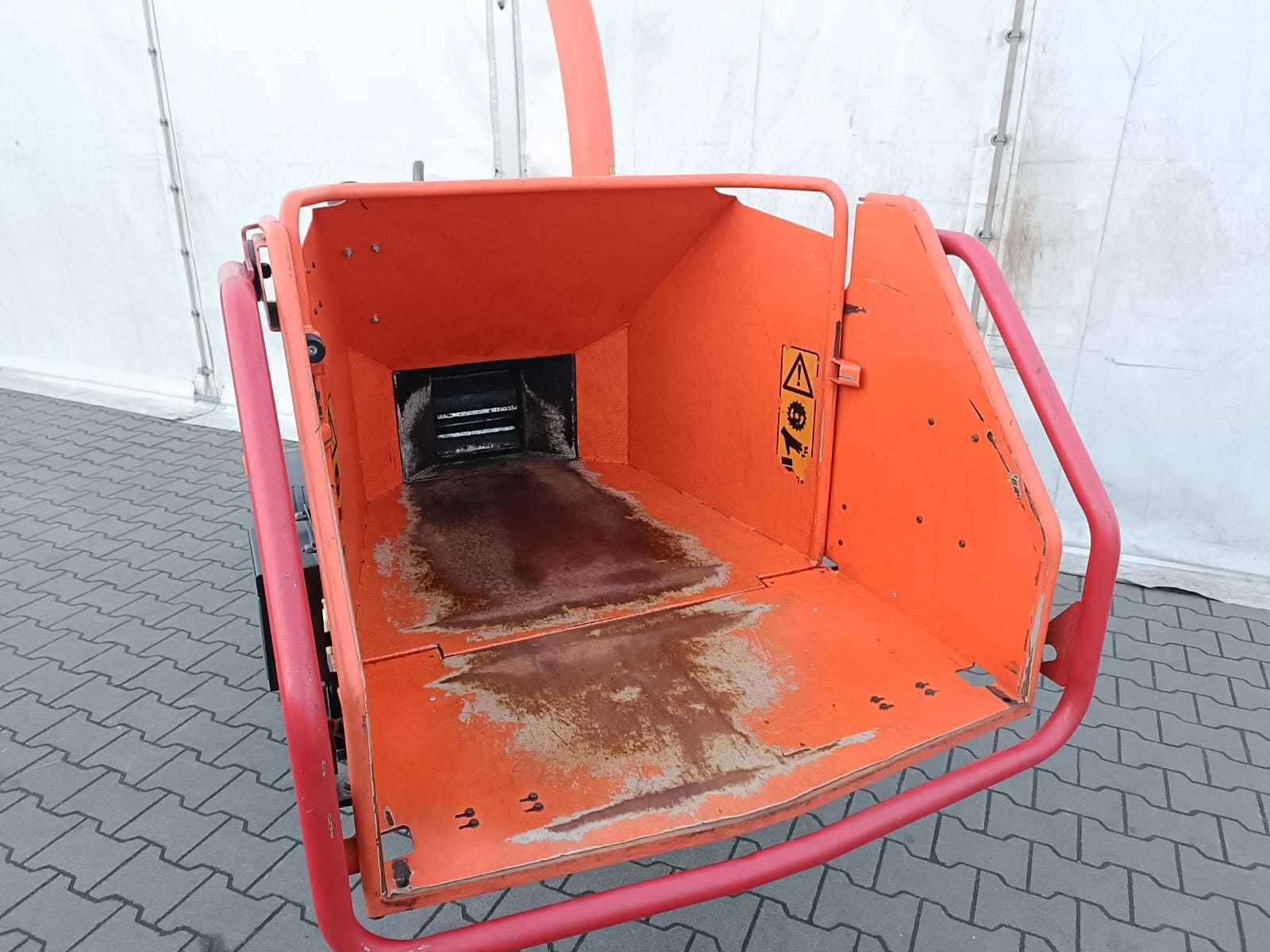 Mobilny rębak spalinowy TIMBERFWOLF TW230DHB diesel Kubota przyczepka