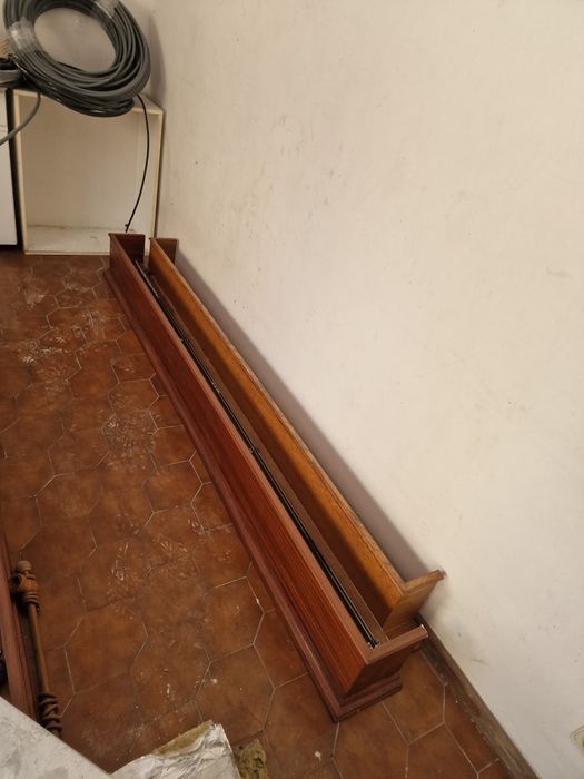 Estrutura para cortinados com calha