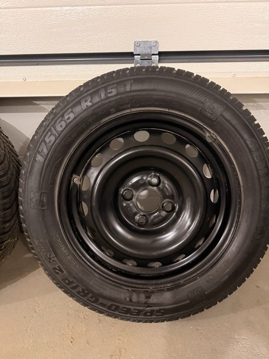 Koła zimowe „15” 4x100 175/65/15 z czujnikami ciśnienia