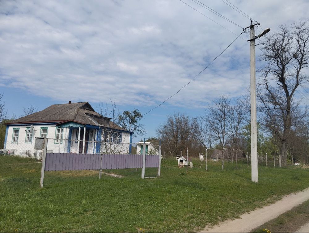 Продаж будинку в Черкаській області.