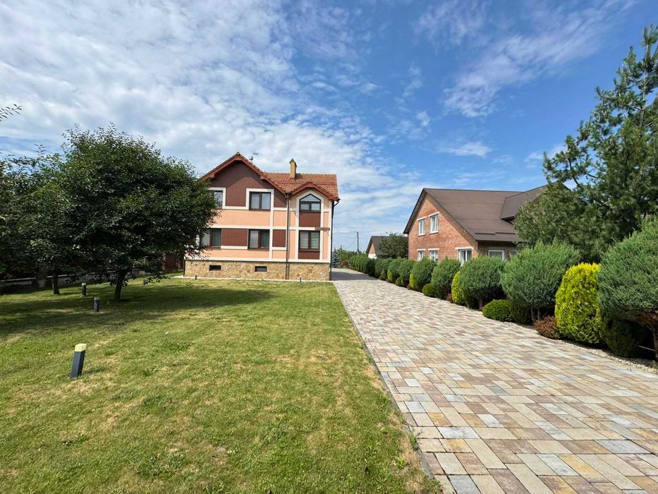 Будинок. Сокільники, вул.Успенська, 20 сот, гараж та гостьовий будинок